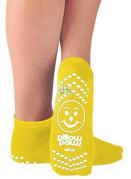 Wide non slip hospital socks for elderly 4,95€ Non skid hospital slipper socks Pillow Paws